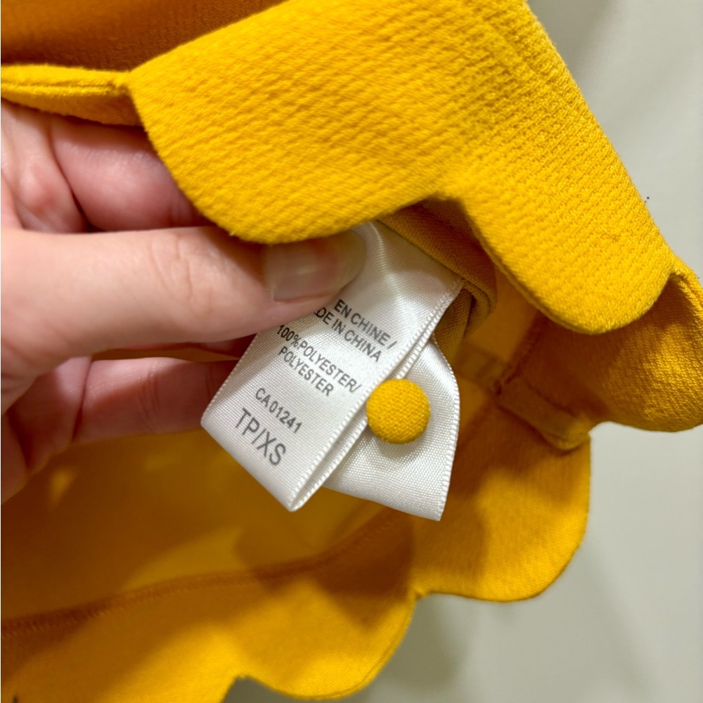 ✨$8 CLEAR-OUT✨ Twik Simons Scallop Hem Short Sleeve Crop Top Shirt Yellow - Picture 6 of 7